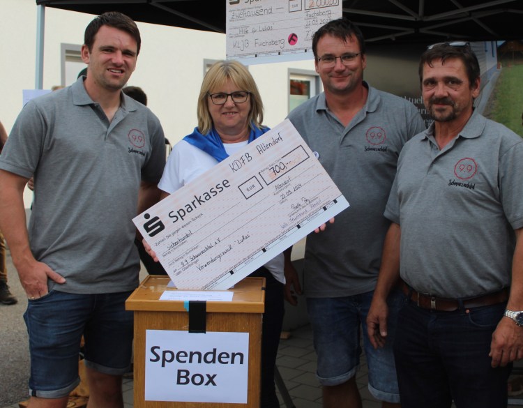 Anette Prey überbrachte eine Spende vom Katholischen Frauenbund in der Gemeinde Altendorf-Gleiritsch-Weidenthal