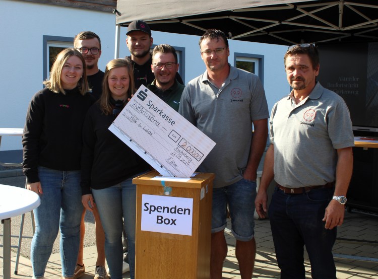 "Project F" aus Fuchsberg hatte gefeiert, aufgerundet und den Erlös als Spende dabei.